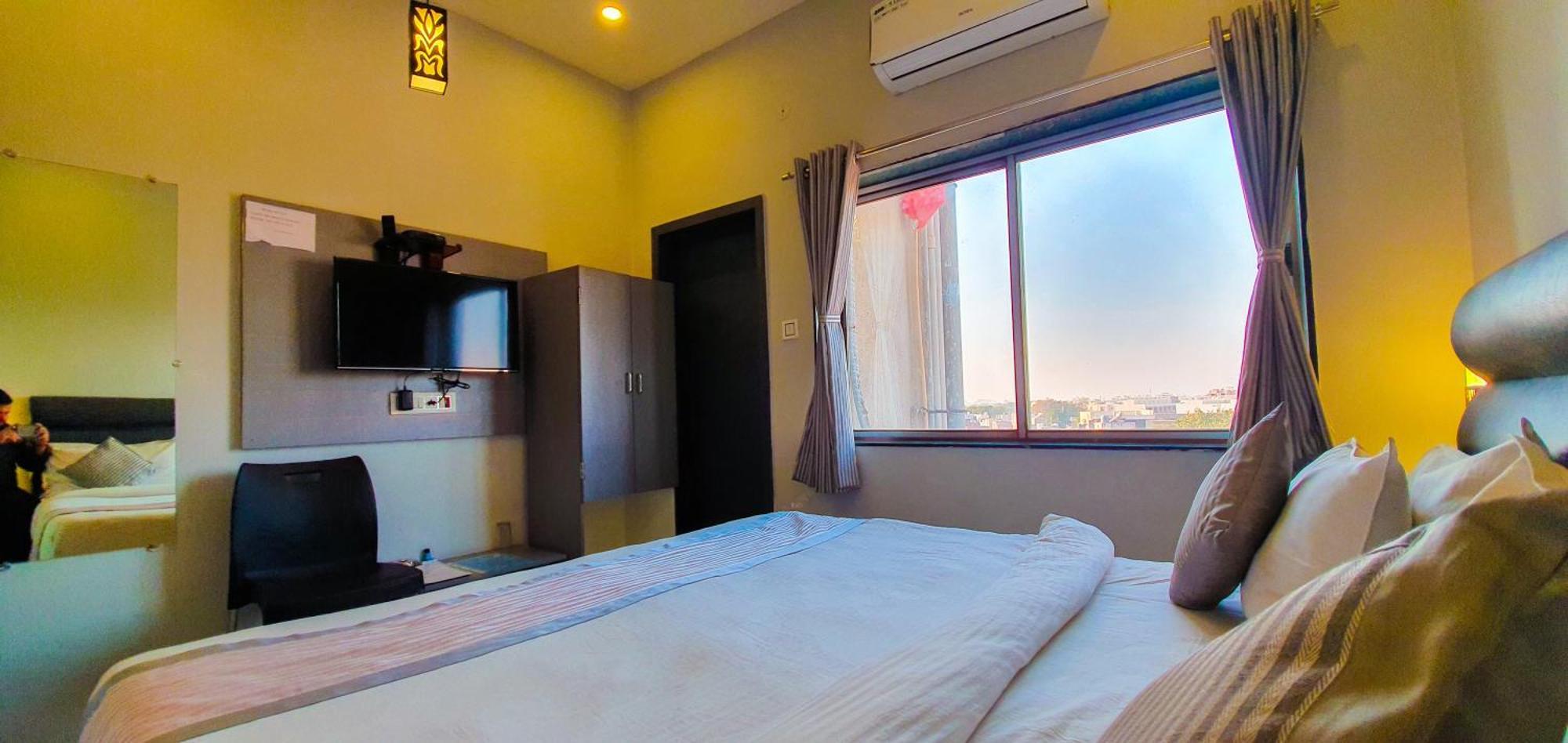 Nova Hotel New Crossroad ラージコート エクステリア 写真