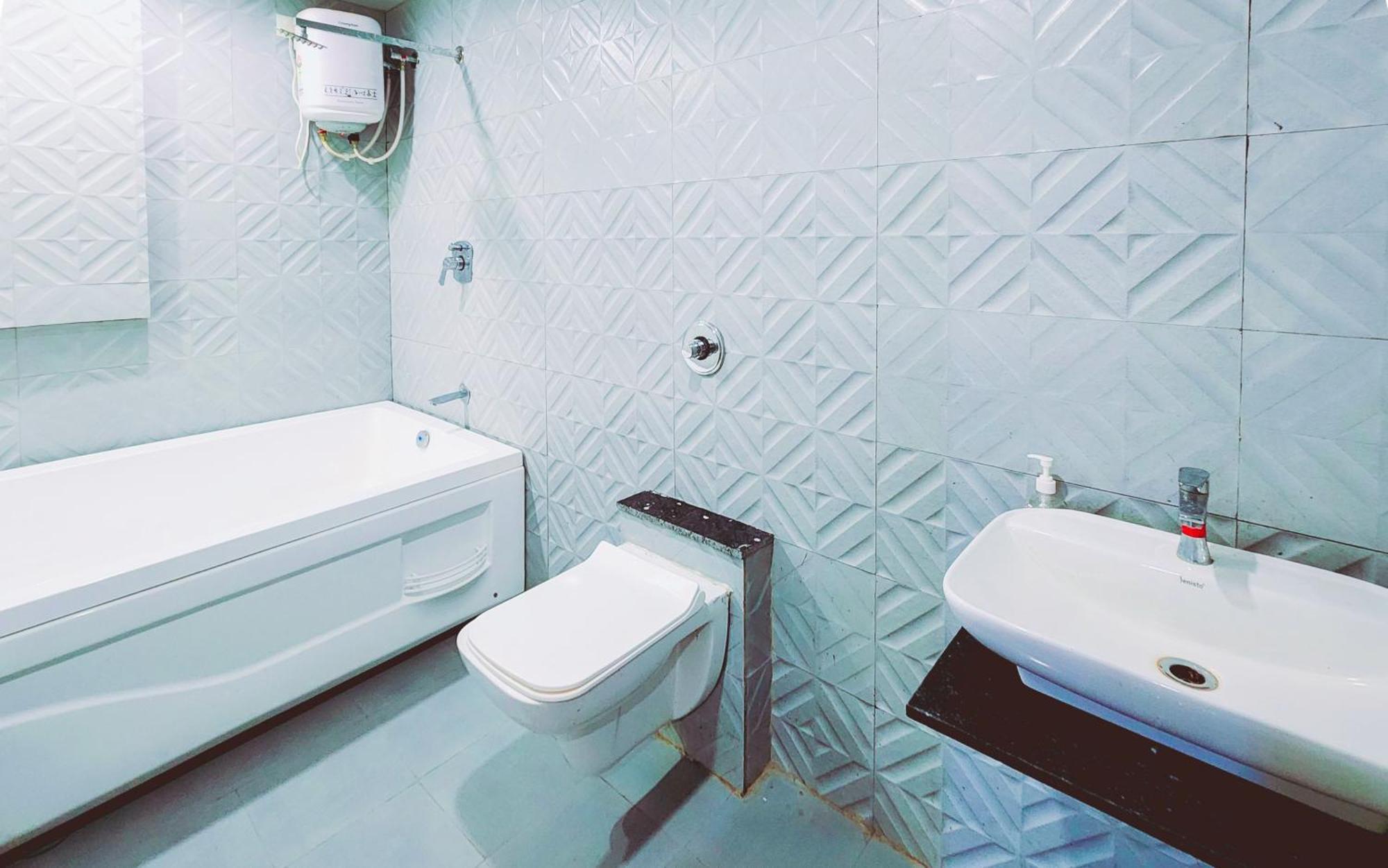 Nova Hotel New Crossroad ラージコート エクステリア 写真