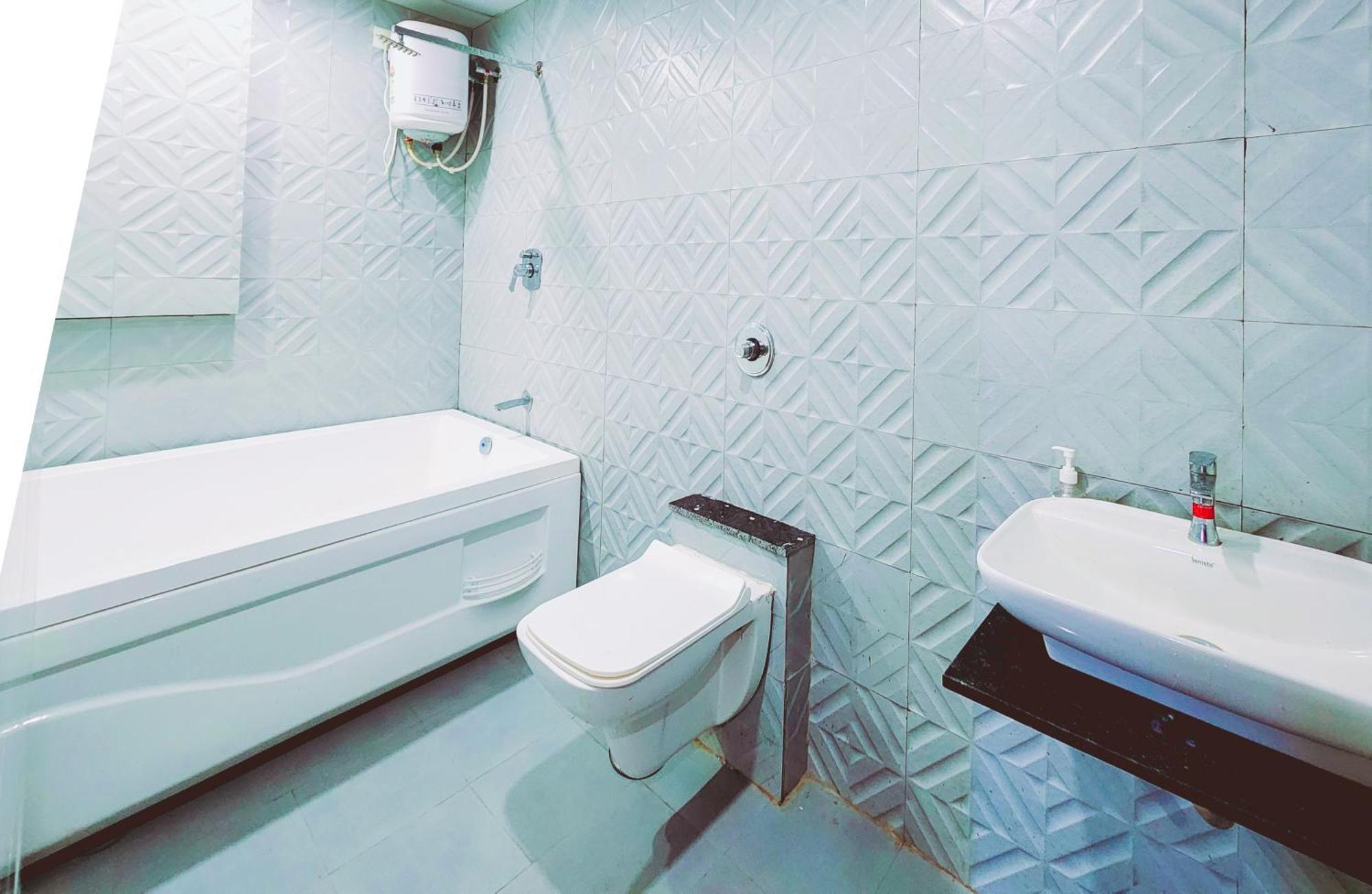 Nova Hotel New Crossroad ラージコート エクステリア 写真
